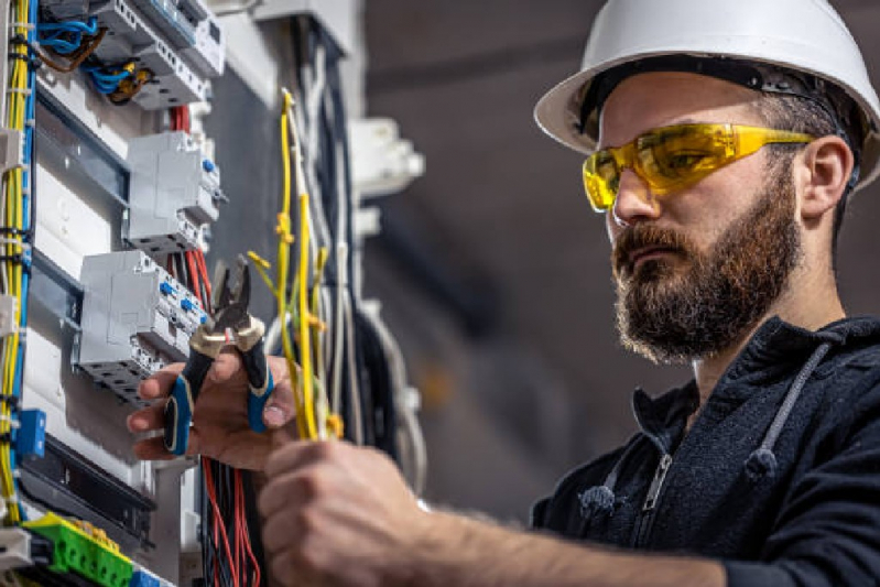 Instalação e Manutenção Elétrica Valor Carrão - Instalação de Caixa de Luz